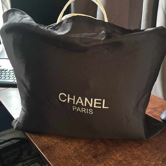 Designer inspired tweed handbag with attached zippered pouch - Picture 16 of 16